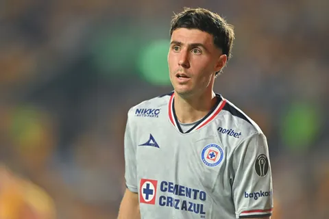 José Paradela, clave en el Cruz Azul del segundo semestre.