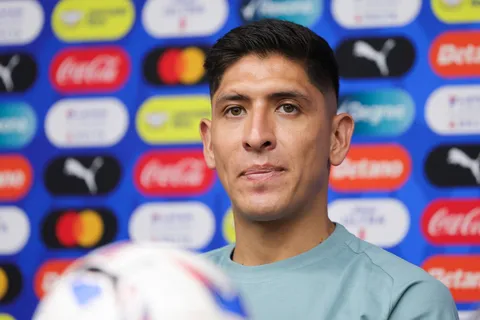 Edson Álvarez revela que eligió a Cruz Azul antes que a América.