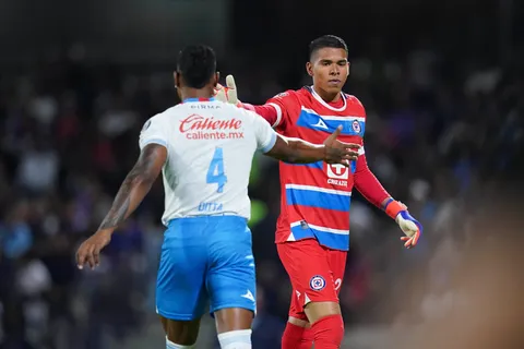 Kevin Mier y Willer Ditta fueron castigados con su ausencia ante América.