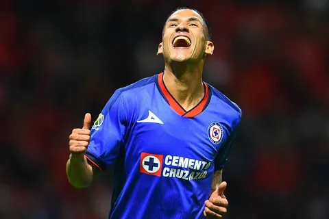Cruz Azul ya lanzó una oferta de renovación por Uriel Antuna
