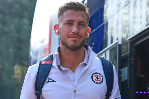 El defensa argentino está disponible para el juego estelar de esta noche.