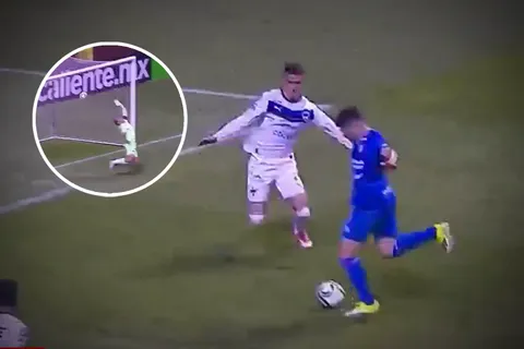 ¡Lance salvador! La espectacular atajada de Luis Cárdenas tras remate de Nico Ibáñez de Cruz Azul vs. Monterrey