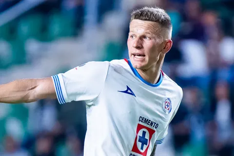 Mateusz Bogusz ya se reportó con Cruz Azul y pudo entrenar.