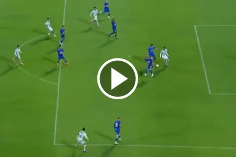 Los defensores protagonizaron un momento caótico.