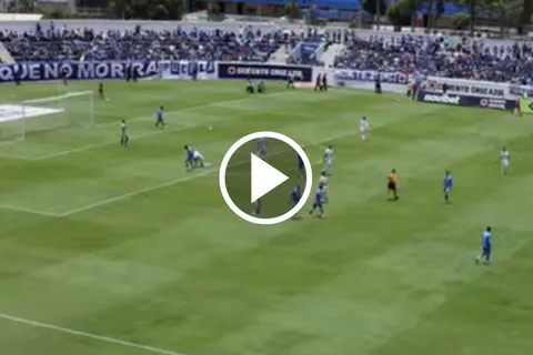 Cruz azul fue un vendaval en el inicio del amistoso ante Comunicaciones.