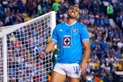 Giorgos Giakoumakis, baja de último momento en Cruz Azul vs Atlas.