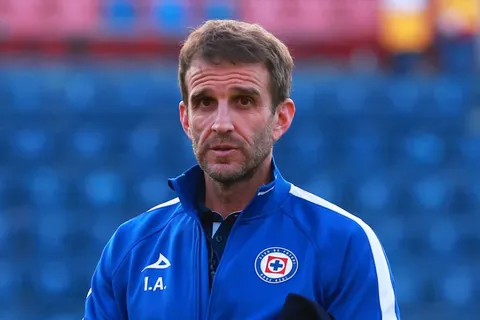 Ex directivo de Cruz Azul criticó duramente a Iván Alonso