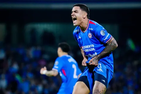 Toro Fernández, sancionado por la Liga MX.