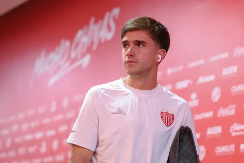 Nicolás Larcamón quiere a Agustín Palavecino en Cruz Azul para el Clausura 2026.