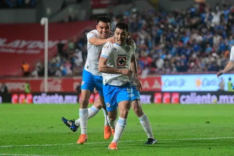 Erik Lira provoca una buena noticia en Cruz Azul.