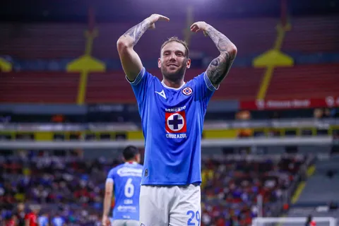 Rodolfo Rotondi podría quedarse en Cruz Azul por un movimiento de Pumas.