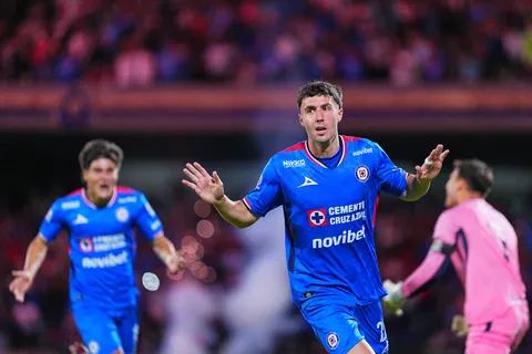 José Paradela recoge elogios de leyendas de la Liga MX.