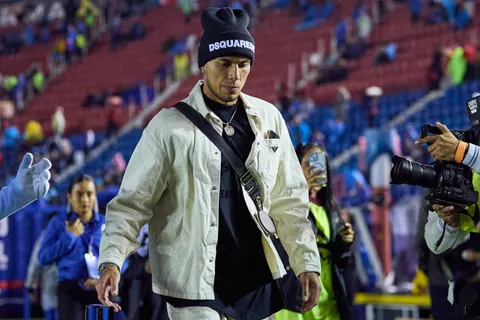 Carlos Salcedo se marchó de Cruz Azul.