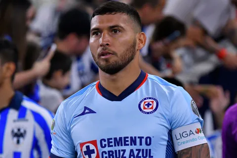 El defensor hoy defiende los colores del Melgar peruano.