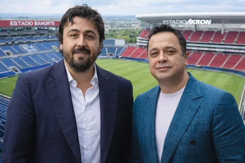 Víctor Velázquez exhibe a Amaury Vergara a horas del Cruz Azul vs. Chivas de semifinales
