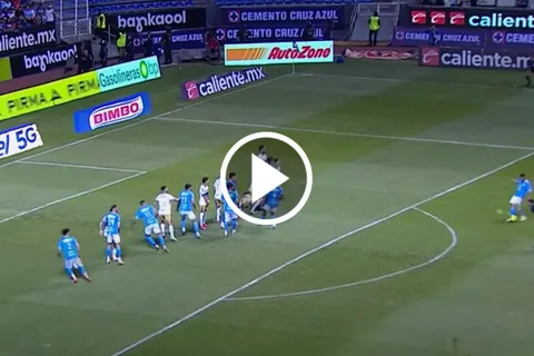 ¡Golazo de antología! Andrés Montaño destruyó a los Pumas con este zapatazo para Cruz Azul