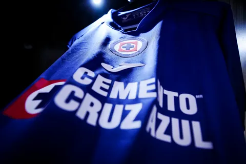 Joma sigue haciendo de las suyas: la nueva polémica de la marca que vestía a Cruz Azul