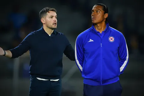 Joel Huiqui tomaría una decisión táctica que rompería con el esquema que traía Larcamón.