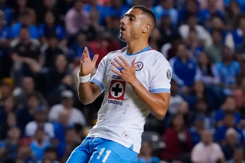 El griego podría tener una competencia para el goleo.
