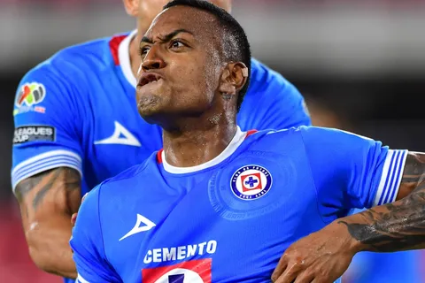 El central colombiano tuvo su premio y regresa a su seleccionado.