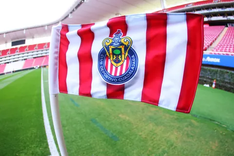 Chivas ya calienta el partido de vuelta vs. Cruz Azul con palos al Club América y Atlas