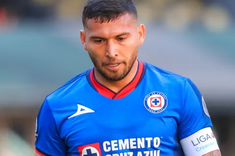 Escobar seguirá con su carrera lejos de Cruz Azul.