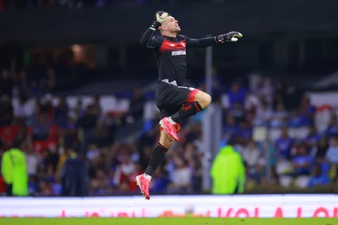 MERCADO 2023: ¿Ricardo Ferretti le ofreció un lugar en Cruz Azul a Tiago Volpi?