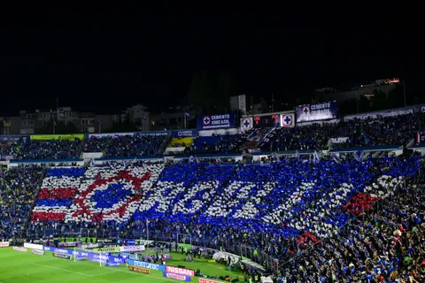 Cruz Azul copó el Ciudad de los Deportes para la primera final ante Pumas.