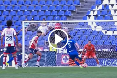 El golazo a puro talento de Agustín Palavecino ante San Luis