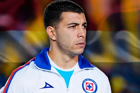 Erik Lira podría marcharse a Europa: el equipo que buscaría llevarse al jugador de Cruz Azul