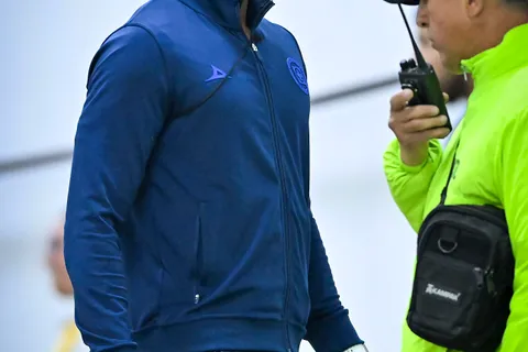 La afición de Cruz Azul pide que le den una lección a Willer Ditta