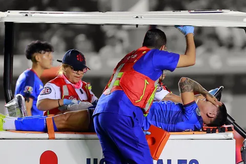 Cruz Azul: Revelan que la lesión del Toro Fernández podría ser mucho más grave