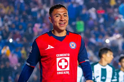 Montaño anotó un verdadero golazo en La Noria.