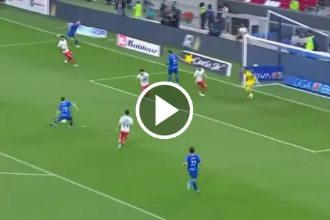 José Paradela adelantó a Cruz Azul ante Necaxa.