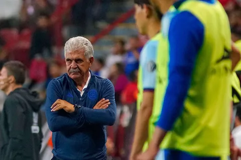 ¿Tuca Ferretti renunciará a su cargo como DT de Cruz Azul?