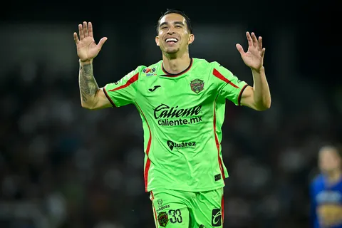 Francisco Nevárez sería el más avanzado para llegar a cubrir el lateral derecho de Cruz Azul.
