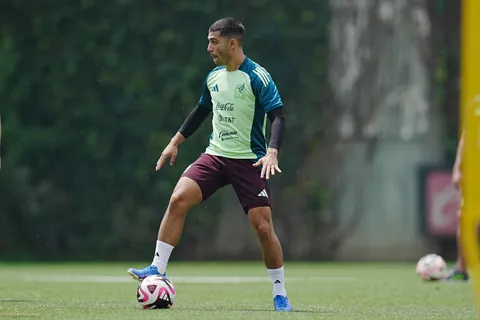 Erik Lira tendrá que esperar: El posible XI de Javier Aguirre con presencia de Cruz Azul