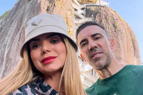Esposa de Vicente Sánchez dice presente en las redes.