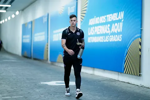 De tener un pie y medio afuera a ser titular: Lotti estaría en el XI de CruzAzul
