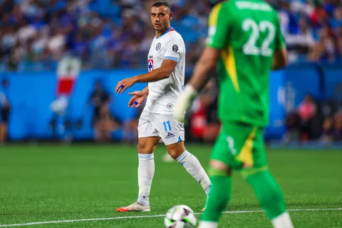 ¿Por qué el árbitro devolvió a Giorgos Giakoumakis al banquillo antes del partido de Cruz Azul?