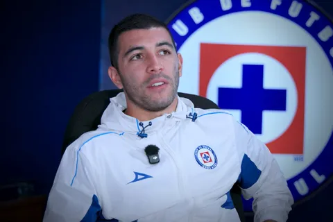 Erik Lira soltó una frase que no gustará en Pumas, pero enamora en Cruz Azul