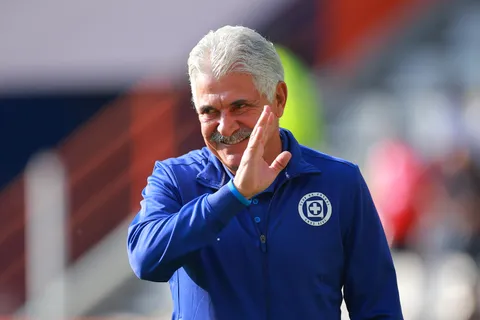 El Tuca Ferretti no dejó pasar la caída de América y disparó con ironía contra los de Coapa.