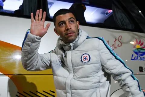 Erik Lira debutó con Necaxa, juega en Cruz Azul, pero es Pumas quien que se beneficiará de su venta