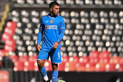 Cruz Azul arropa a Erik Lira tras no ser convocado por Diego Cocca