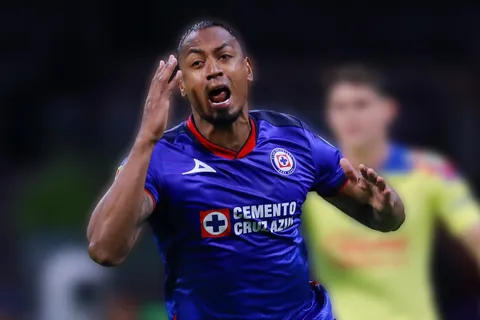 MERCADO: Revelan adeudo de Cruz Azul con Newell's por pago del pase de Willer Ditta