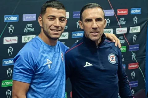 El estratega uruguayo no escatimó en elogios para el contención.