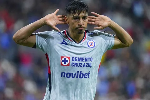 El mexicano de 34 años extiende su gran momento de la temporada pasada.