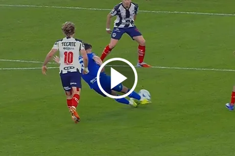 ¡Con mucha suerte! El extraño golazo de Agustín Palavecino en el Cruz Azul vs. Rayados de Monterrey