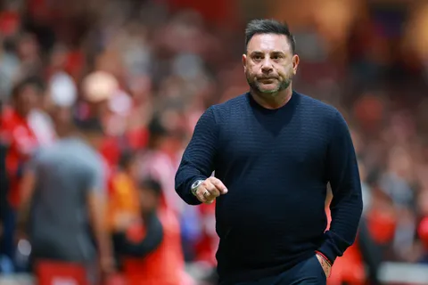 Antonio Mohamed es el gran favorito de la directiva para ser el nuevo DT de Cruz Azul.