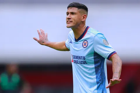 Uriel Antuna sueña con volver a Europa